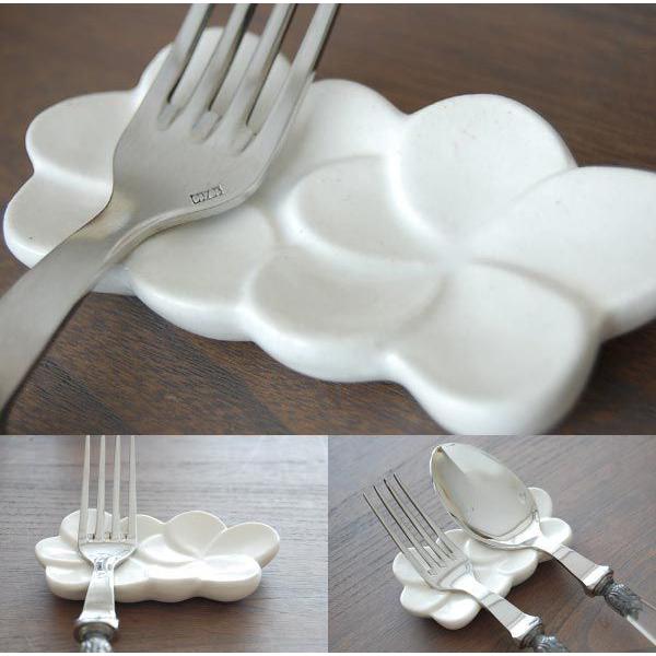 アジアン雑貨 プルメリアの花をモチーフにした陶器のお箸置き フラット-２輪タイプ ホワイト アジア工房 7222 | ブランド登録なし | 01