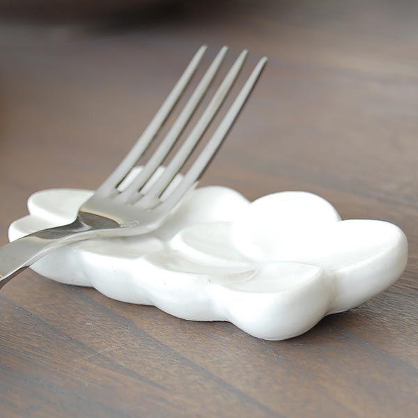 アジアン雑貨 プルメリアの花をモチーフにした陶器のお箸置き フラット-２輪タイプ ホワイト アジア工房 7222 | ブランド登録なし | 03