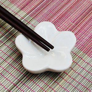 アジアン雑貨 プルメリアの花模様のお箸置き フラット-１輪タイプ ホワイト アジア工房 7226 | ブランド登録なし