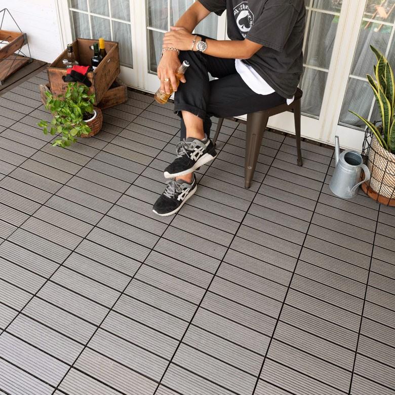 人気no 1 ウッド パネル タイル デッキ 人工木 Diy チャコールグレー 軽量 木目柄 枚セット ジョイント 庭 ベランダ テラス バルコニー ガーデン 300 Supplystudies Com