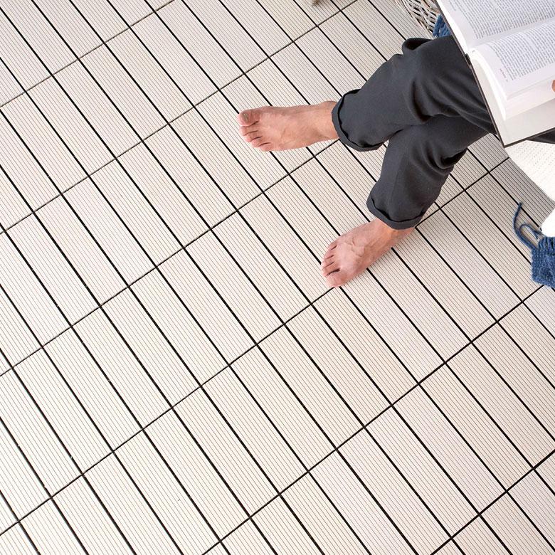 ウッド タイル パネル デッキ 人工木 diy アイボリー 軽量 木目柄 20枚セット ジョイント 庭 ベランダ テラス バルコニー ガーデン 83301 | ブランド登録なし | 17