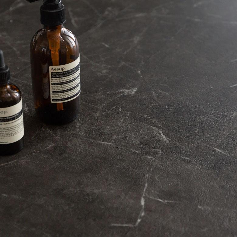 フロアタイル 大理石 ストーン調 シート 貼るだけ シール 接着タイプ 14枚セット 約 1.5畳 トイレ 玄関 インテリア DIY 模様替え リフォーム 西海岸 84252- | ELEMENTS（インテリア） | 09