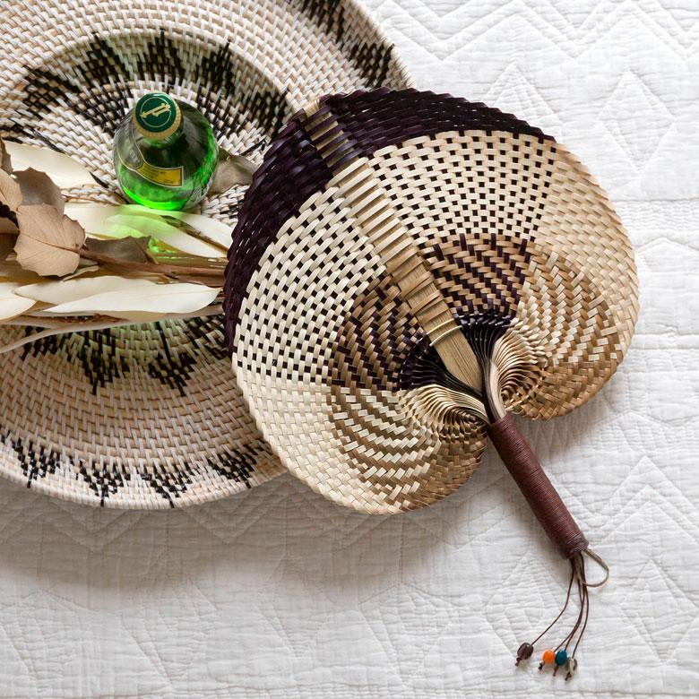 うちわ 団扇 扇子 せんす ロンタル 椰子製 ハンドメイド ビーズ付き 約 W30×D2×H37 モダンアジアン ミント チョコレートブラウン 8721 | ブランド登録なし | 12