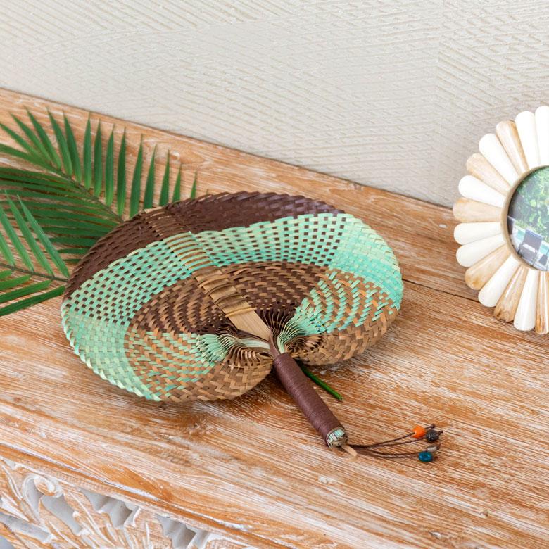 うちわ 団扇 扇子 せんす ロンタル 椰子製 ハンドメイド ビーズ付き 約 W30×D2×H37 モダンアジアン ミント チョコレートブラウン 8721 | ブランド登録なし | 14