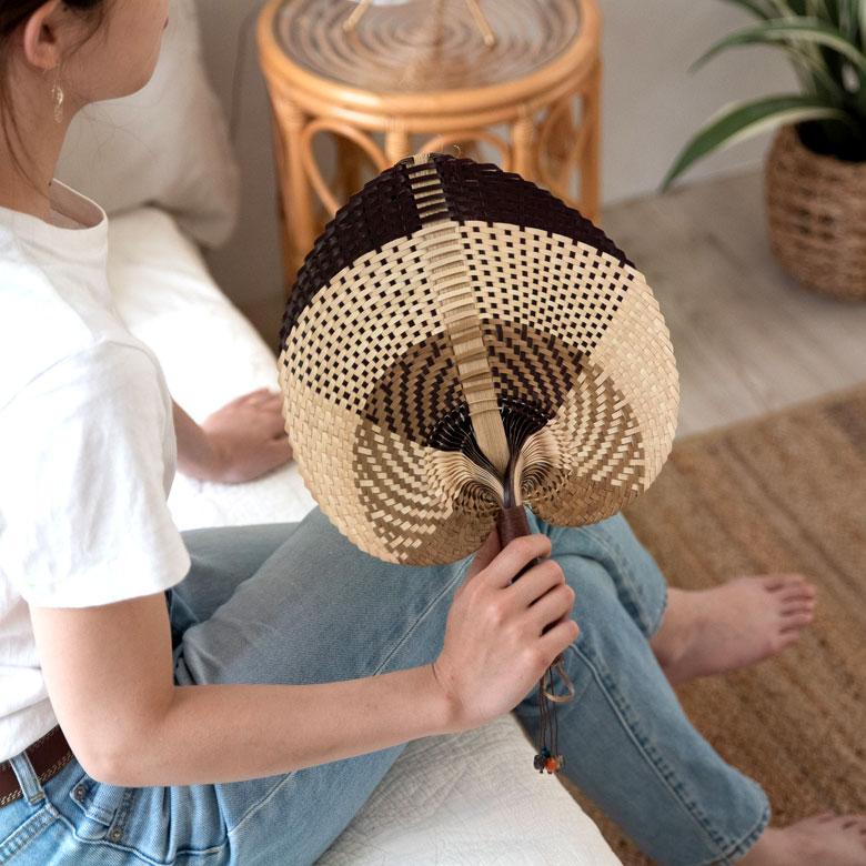 うちわ 団扇 扇子 せんす ロンタル 椰子製 ハンドメイド ビーズ付き 約 W30×D2×H37 モダンアジアン ミント チョコレートブラウン 8721 | ブランド登録なし | 15