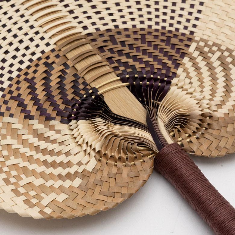 うちわ 団扇 扇子 せんす ロンタル 椰子製 ハンドメイド ビーズ付き 約 W30×D2×H37 モダンアジアン ミント チョコレートブラウン 8721 | ブランド登録なし | 17