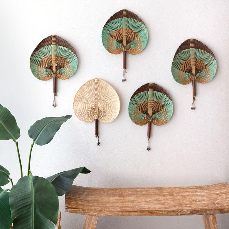 うちわ 団扇 扇子 せんす ロンタル 椰子製 ハンドメイド ビーズ付き 約 W30×D2×H37 モダンアジアン ミント チョコレートブラウン 8721 | ブランド登録なし | 19