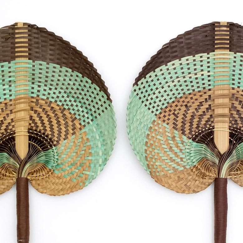 うちわ 団扇 扇子 せんす ロンタル 椰子製 ハンドメイド ビーズ付き 約 W30×D2×H37 モダンアジアン ミント チョコレートブラウン 8721 | ブランド登録なし | 20