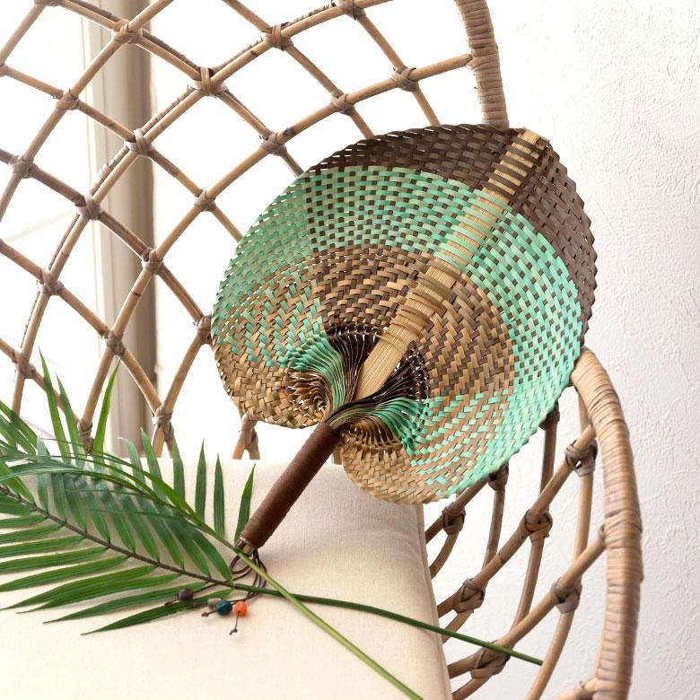 うちわ 団扇 扇子 せんす ロンタル 椰子製 ハンドメイド ビーズ付き 約 W30×D2×H37 モダンアジアン ミント チョコレートブラウン 8721 | ブランド登録なし | 08