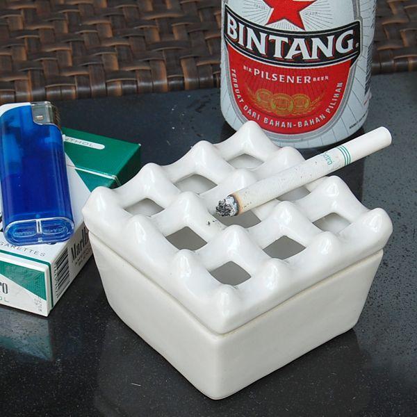 アジアン雑貨 陶器でできた波型デザインの灰皿 ホワイト アジア工房 8804 | ブランド登録なし