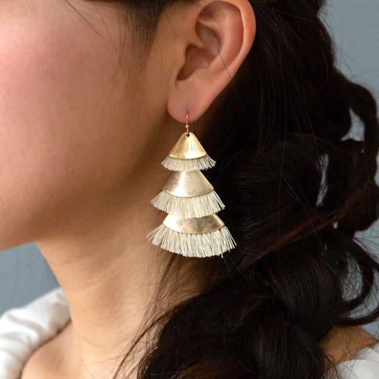 ピアス 揺れる 大ぶり 可愛い 3連 ゴールド フリンジ フリンジピアス  アクセサリー キャッチ アジアン雑貨 90052 | ブランド登録なし | 14