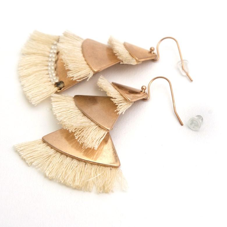 ピアス 揺れる 大ぶり 可愛い 3連 ゴールド フリンジ フリンジピアス  アクセサリー キャッチ アジアン雑貨 90052 | ブランド登録なし | 07