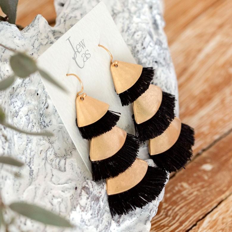 ピアス 揺れる 大ぶり 可愛い 3連 ゴールド フリンジ フリンジピアス  アクセサリー キャッチ アジアン雑貨 90052 | ブランド登録なし | 08