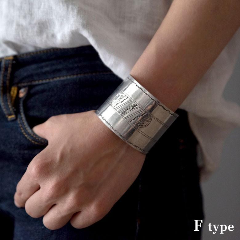 バングル レディース メンズ 太め シルバー アルミブレス ハンドメイド ブレスレット おしゃれ 腕輪 アクセ 貴金属 アフリカ雑貨 アフリカン 90055 | ブランド登録なし | 18