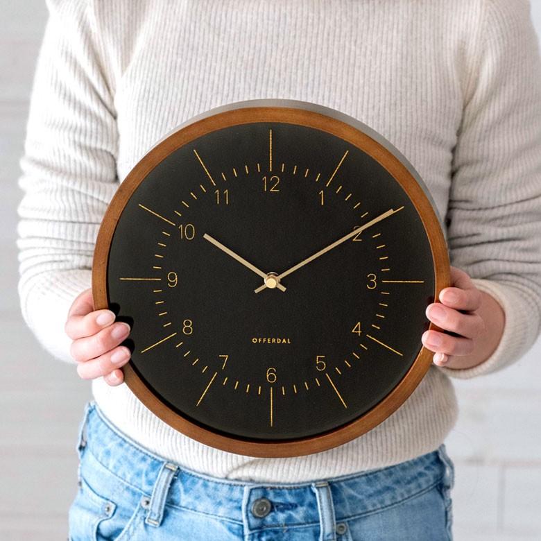 時計 壁掛け時計 丸型 直径25cm 木 合皮 ガラス 電波時計 ステップムーブメント ウッド ウッドフレーム おしゃれ レザー調 アンティーク調 クラシカル 90275 | INTERFORM | 05