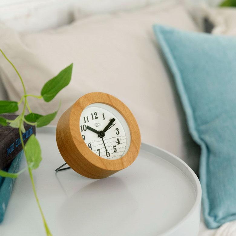 時計 置時計 丸型 直径10cm 木 ガラス ブルー ネイビー ホワイト スタンド付 目覚まし時計 スイープムーブメント ウッド おしゃれ フレーム ナチュラル 90278 | INTERFORM | 05