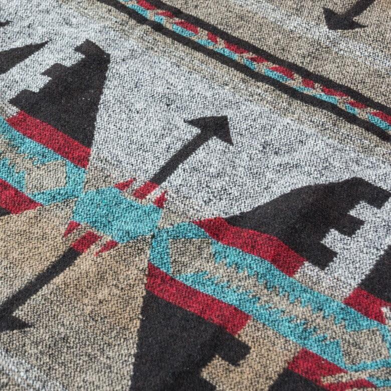 ブランケット ひざ掛け ゴムバンド付き 両面ロールブランケット 約100×148cm ウール 大判 ネイティブ柄 昼寝 毛布 91145-a | ブランド登録なし | 10