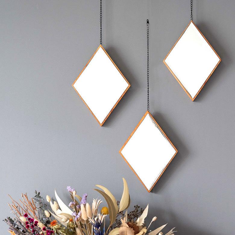 ミラー 鏡 ひし形 木 飛散防止 ３個セット ダイヤ 天然木 ミンディ チェーン付き 飛散防止ミラー 壁掛け 吊り下げ ３パーツ ３連 アンティーク調 91488 | ブランド登録なし | 01