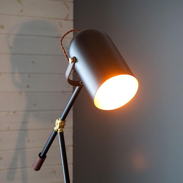 フロア ライト スタンド 高さ 角度 調節 電球 ブラック ゴールド ランプ E26 60W エジソン球 スポット 直径15cm 筒形シェード おしゃれ ホテル リゾート 91499 | 東谷 | 01