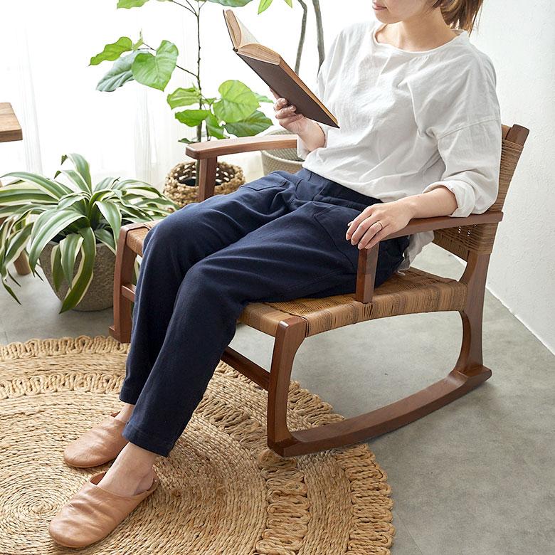 ロッキング チェア 椅子 ラタン調 チーク 材 屋内 室内 イス chair 家具 リビング インテリア 天然木 ロー 北欧 カントリー おしゃれ リラックス 西海岸 91552 | 東谷 | 02
