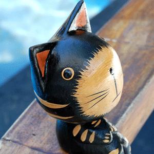 お座りした木彫りの小さなバリネコのオブジェ Mサイズ アジア工房 9247 | ブランド登録なし | 03