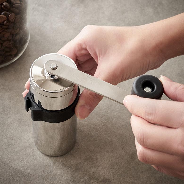 コーヒー ミル ステンレス 日本製 120ml 手 動 豆 挽き セラミック刃 粒度調節 分解 洗浄  携帯 アウトドア キャンプ 登山 珈琲 おしゃれ 水洗い 西海岸 94177 | ブランド登録なし | 02