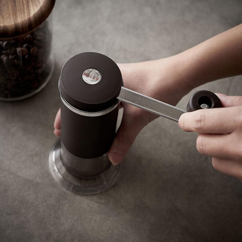 コーヒー ミル 卓上 ハンドル付 日本製 100ml 手 動 豆 挽き セラミック刃 粒度調節 分解 洗浄 すべり止め 珈琲 カフェ おしゃれ 水洗い モダン 西海岸 94178 | ブランド登録なし | 02
