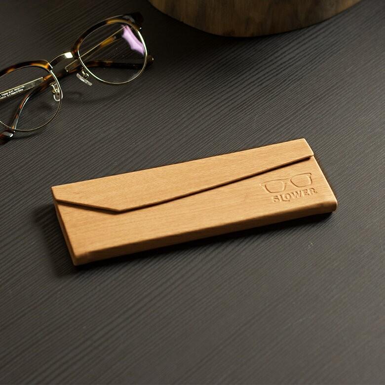 メガネケース サングラスケース SLOWER ライトブラウン スリム 眼鏡 おしゃれ 折りたたみ アイグラスケース 収納ケース めがね入れ ウッド調 97002 | ブランド登録なし | 02