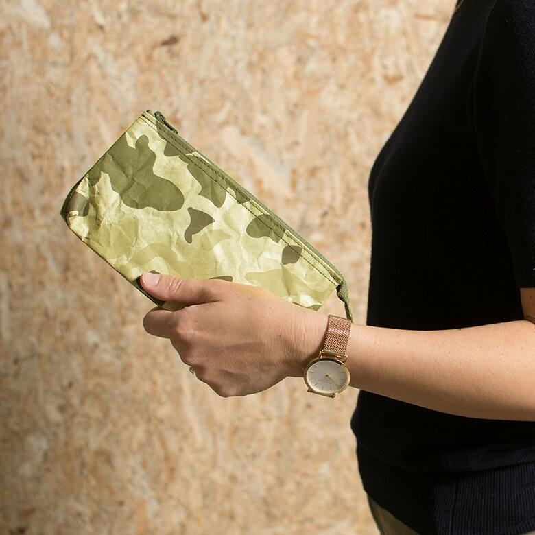 マルチケース スローワーバッグ カモフラージュ柄 迷彩柄 ペーパーバッグ トラベルウォレット ポーチ 小物入れ おしゃれ 軽量 耐水 タイベック 長財布 97004-cm | ブランド登録なし | 02