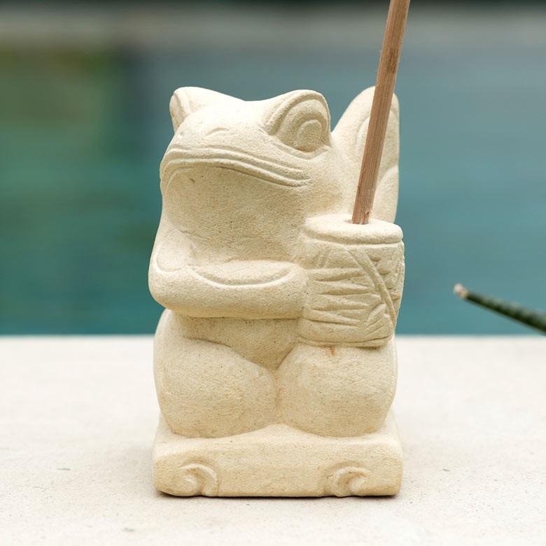 置物 オブジェ カエル 旗 縁起物 幸運 右向き 玄関 人形 バリ雑 貨 アジアン 祭事 可愛い 9746ELEMENTS 通販