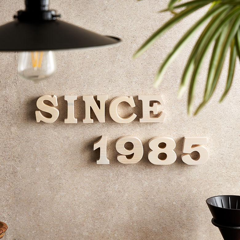 アルファベット イニシャル オブジェ 木製 木彫り A B C D E F G H I J 無垢材 自立 店舗 飾り ネームプレート 西海岸 ビーチハウス 男前 メール便対応 a-11553 | ELEMENTS（インテリア） | 08