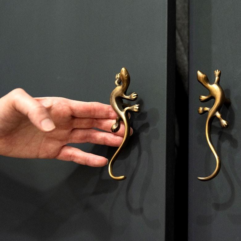 取っ手 ドアノブ 真鍮製 ヤモリ型 アンティーク風 つまみ DIY 付け替え 引き出し 家具 ハンドル 真鍮ノブ アジア工房 c-1375 | ブランド登録なし | 03