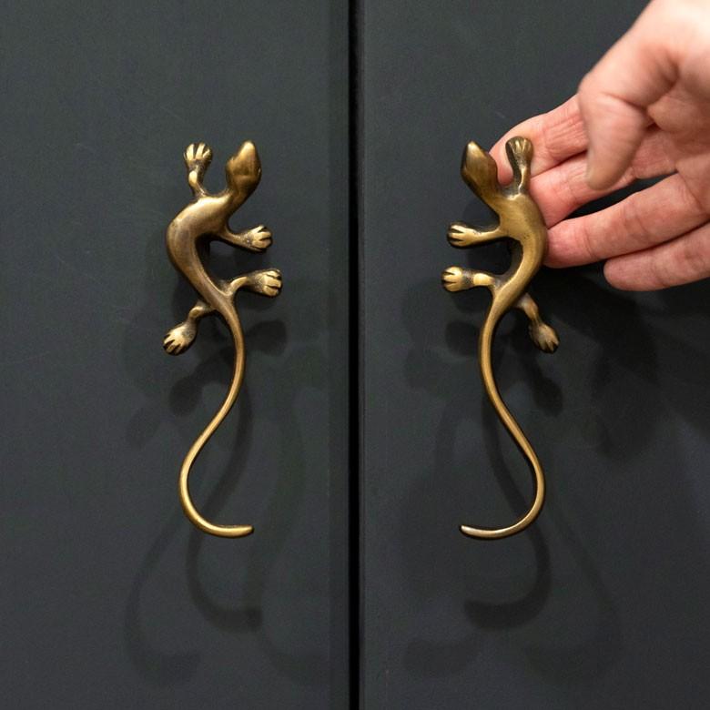 取っ手 ドアノブ 真鍮製 ヤモリ型 アンティーク風 つまみ DIY 付け替え