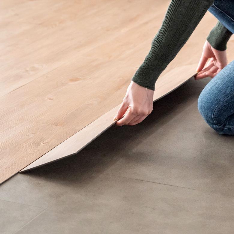 フロア タイル シート 木目調 置くだけ 吸着 貼って はがせる 床材 