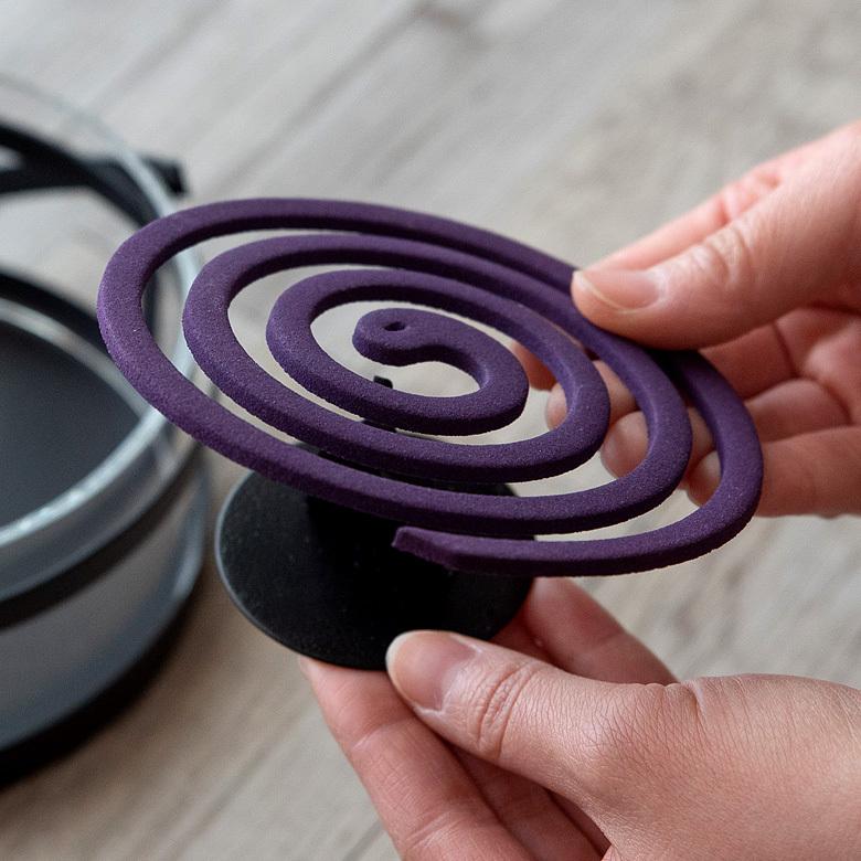 蚊取り線香立て 蚊取り線香入れ 蚊取り線香ホルダー おしゃれ ガラス 蚊取り線香 蚊遣り スチール製 黒 本体と専用フタのセット 虫よけ対策 set-6191 | ブランド登録なし | 16