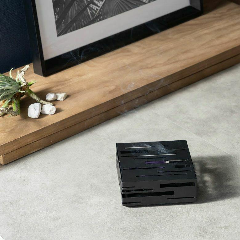 2個セット 蚊取り線香 入れ スクエア型 ス リットデザイン 幾何柄 スチール 製 蚊遣り ホルダー かやり 蚊やり アウトドア おしゃれ 西海岸 男前 stc2-67118 | ELEMENTS（インテリア） | 09