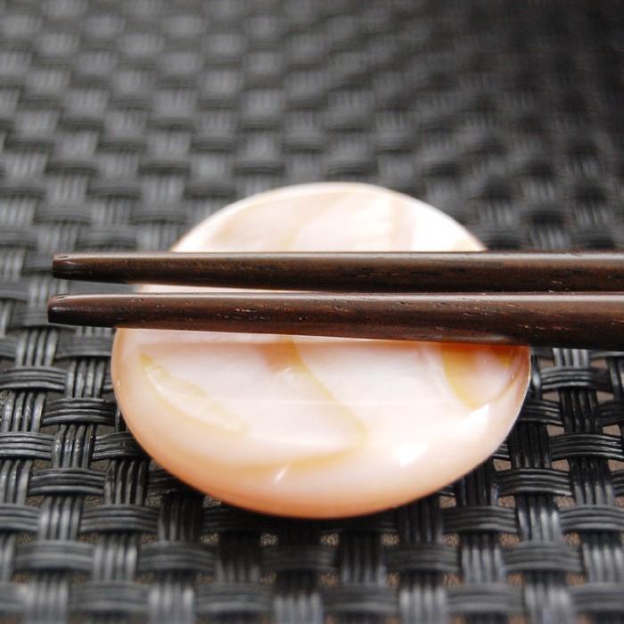 ピンクシェルで出来たベトナム製のオーバル型お箸置き アジア工房 vn50317 | ブランド登録なし