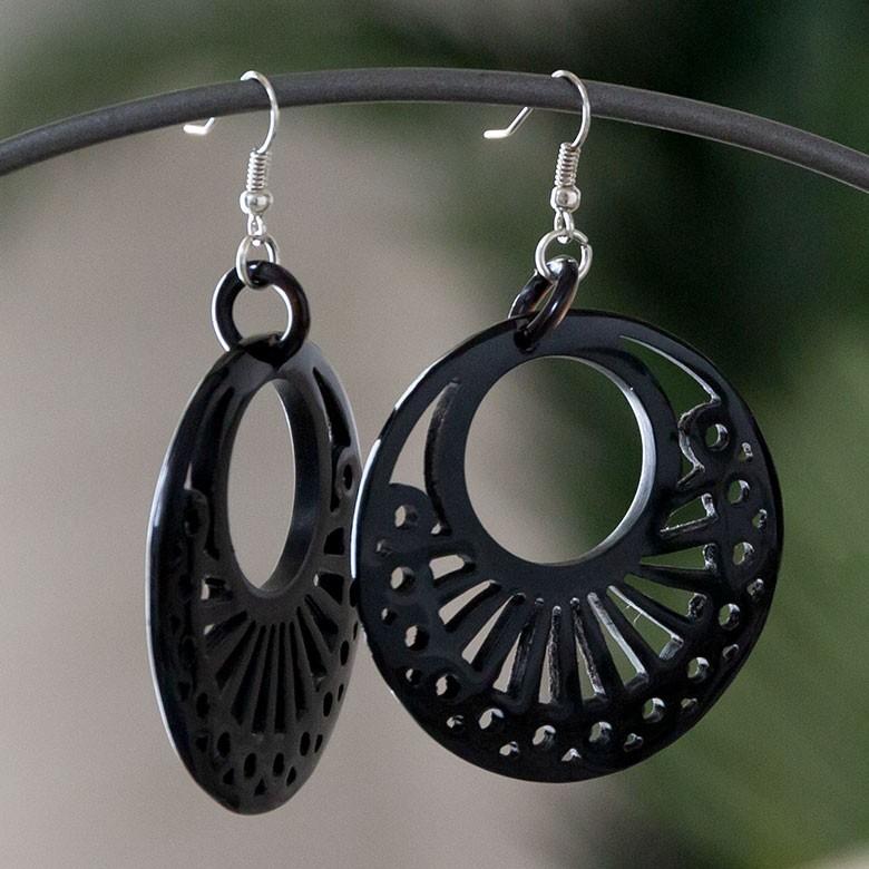 ピアス ブラック 揺れる キャトルホーン アジアン エスニック モダン バリ雑貨 透し彫り風 大人 おしゃれ vn50360 | ブランド登録なし | 02