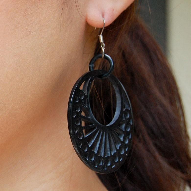 ピアス ブラック 揺れる キャトルホーン アジアン エスニック モダン バリ雑貨 透し彫り風 大人 おしゃれ vn50360 | ブランド登録なし | 03