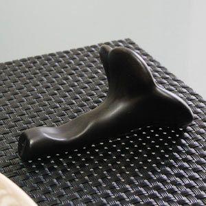 アジアン雑貨 プルメリアの花をモチーフにした陶器のお箸置き ３D-１輪タイプ ブラック アジア工房 vn50386 | ブランド登録なし | 02