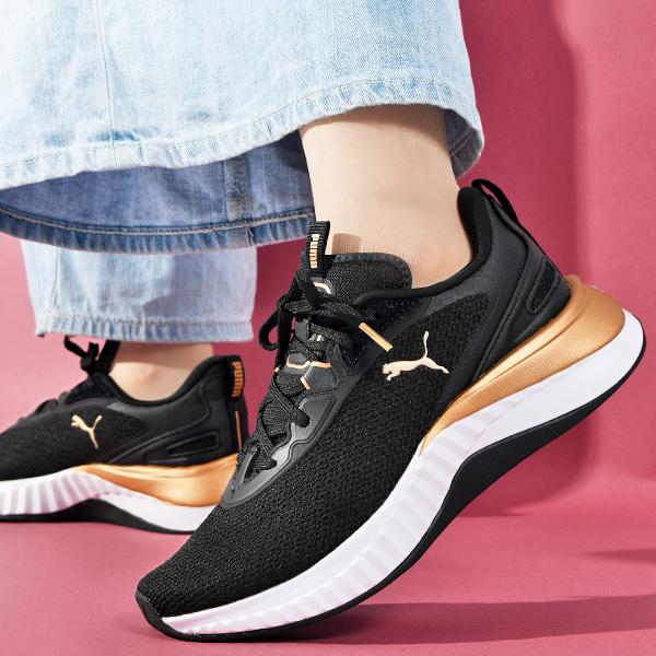 セミドライ　レディースM PUMA プーマ レディース スニーカー 履き心地抜群 ふわふわ