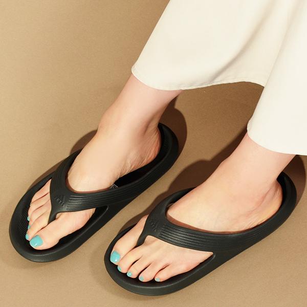 adidas（アディダス） 処分セール 期間限定 59％off サンダル