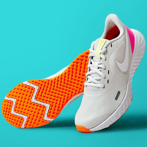 30 Off ランニングシューズ ナイキ Nike レディース レボリューション 5 ランニング スニーカー シューズ Revolution グレー 灰 Bq37 エレファントsports Paypayモール店 通販 Paypayモール