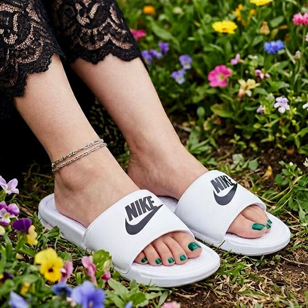 ナイキ スポーツサンダル レディース Nike ウィメンズ Victori スライド ビーチ シャワー ビーサン スポサン シューズ 靴 ホワイト 21