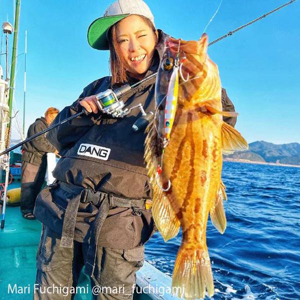 川口春奈着用ボンファイアスノーウェア