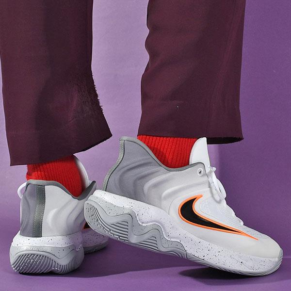 NIKE（ナイキ） 32%OFF バスケットボールシューズ メンズ ヤニス