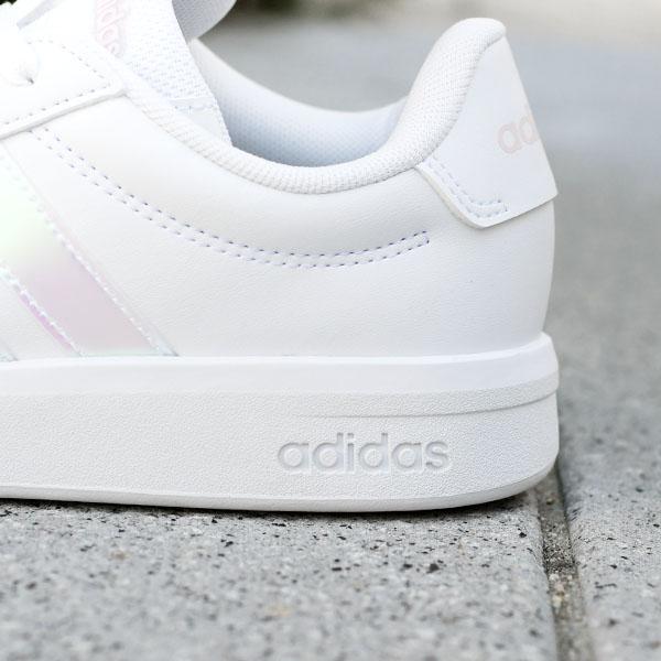 2026春夏新作 アディダス レディース スニーカー adidas GRAND COURT 3.0 J グランドコート ローカット シューズ 靴 ホワイト 白 玉虫色 オーロラ JQ1978の画像