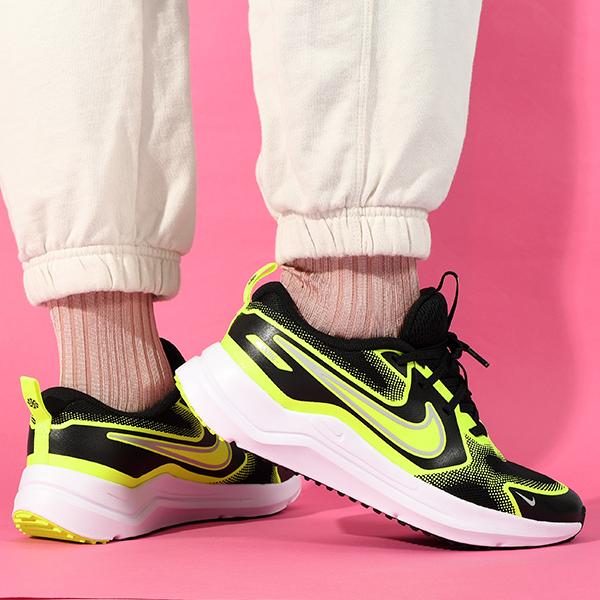 NIKE 30%off ナイキ スニーカー キッズ コズミック ランナー GS