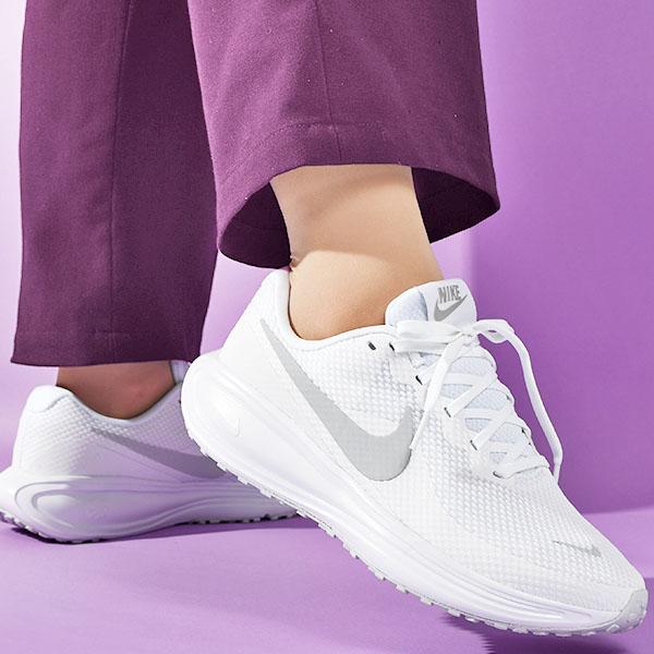NIKE（ナイキ） 幅広 スニーカー ランニングシューズ レディース