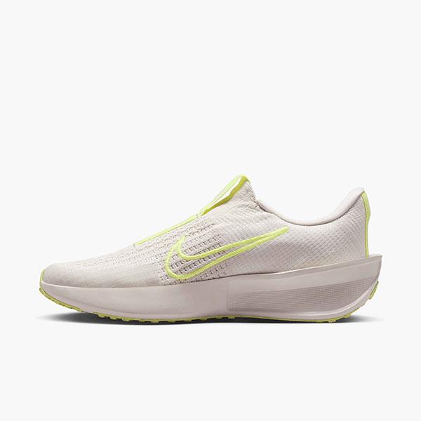 Nike ウィメンズ ランニングシューズ 24.0 新品未使用 ベージュゴールド NIKE 34%off ナイキ 紐なし ランニング シューズ レディース